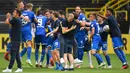 Pemain Hoffenheim merayakan kemenangan atas Borussia Dortmund pada laga Bundesliga di Stadion Signal-Iduna-Park, Sabtu (27/6/2020). Dortmund takluk 4-0 dari Hoffenheim. (AFP/Ina Fassbender)