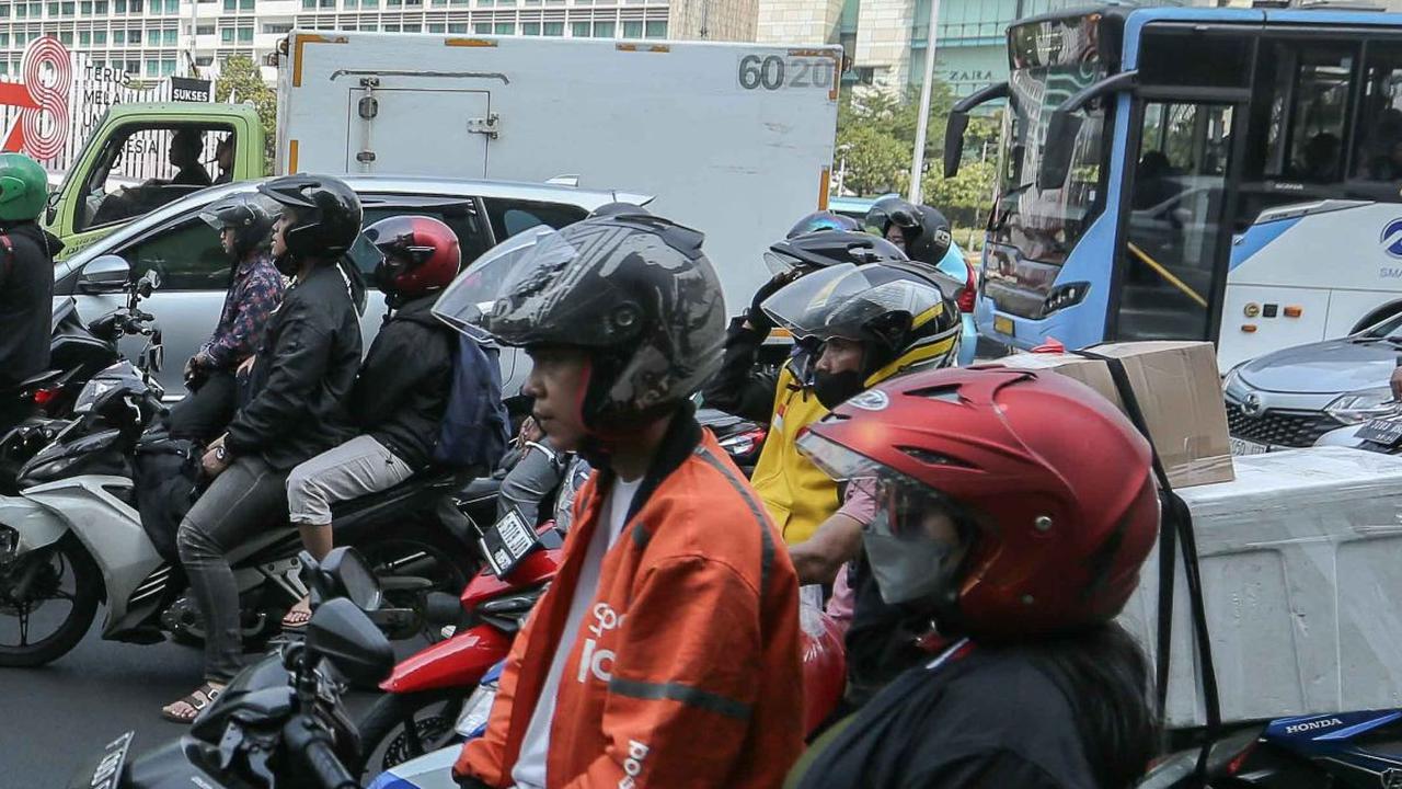 Jajaran TNI-Polri juga diminta untuk membantu keberhasilan pelaksanaan tersebut di daerahnya masing-masing dengan membunyikan sirine.