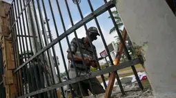 Sebelumnya, pada Kamis (22/8/2024), mahasiswa bersama sejumlah elemen masyarakat berunjuk rasa menolak revisi Undang-Undang Pemilihan Kepala Daerah (UU Pilkada). (BAY ISMOYO/AFP)