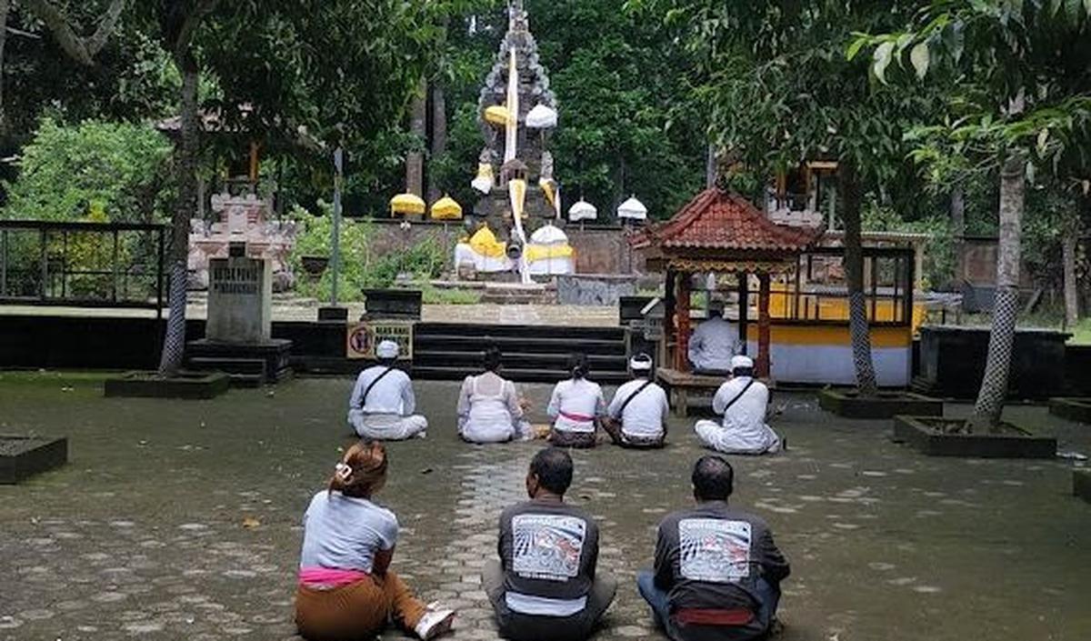 Sensasi Mengunjungi Pura