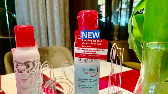 Makeup Remover Baru yang Bisa Bersihkan Riasan Waterproof dalam Sekali Usap