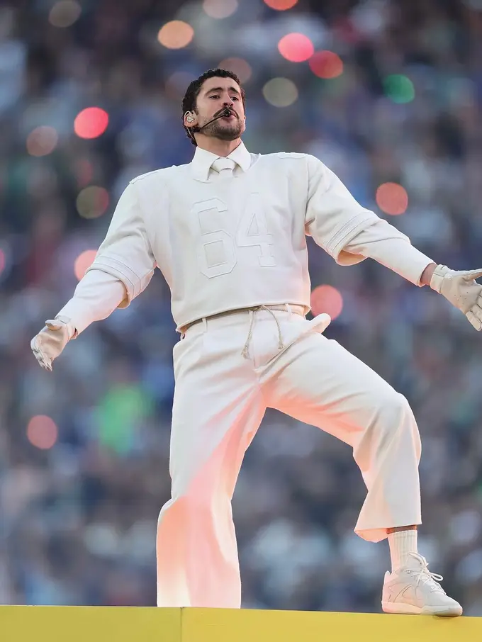 Padu Padan Busana Bad Bunny Gebrak di Super Bowl 2026, Pakai Kostum dari Zara dan Jam Tangan Rp1,2 Milyar