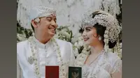 Tiwi Eks T2 gelar pernikahan dengan adat sunda dan telah resmi menjadi istri Arsyad Rahman. (Sumber: Instagram/@theexomoto)