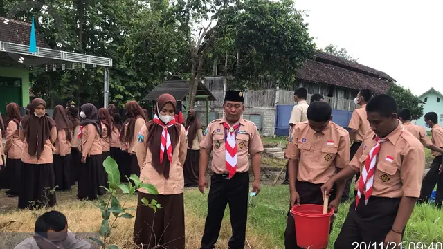 Mahasiswa Polbangtan Malang mengajar Pramuka bertani