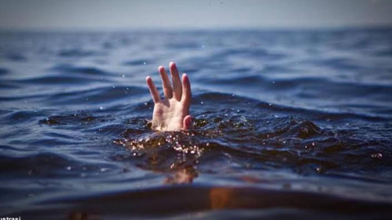 "Korban tercebur ke kolam ikan, kedalamannya setengah meter. Korban meninggal dunia," ungkap Kasi Humas Polres OKU Iptu Ibnu Holdon.