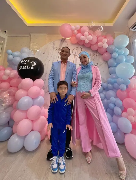 <p>[Instagram/bellashofie_rigan]</p>