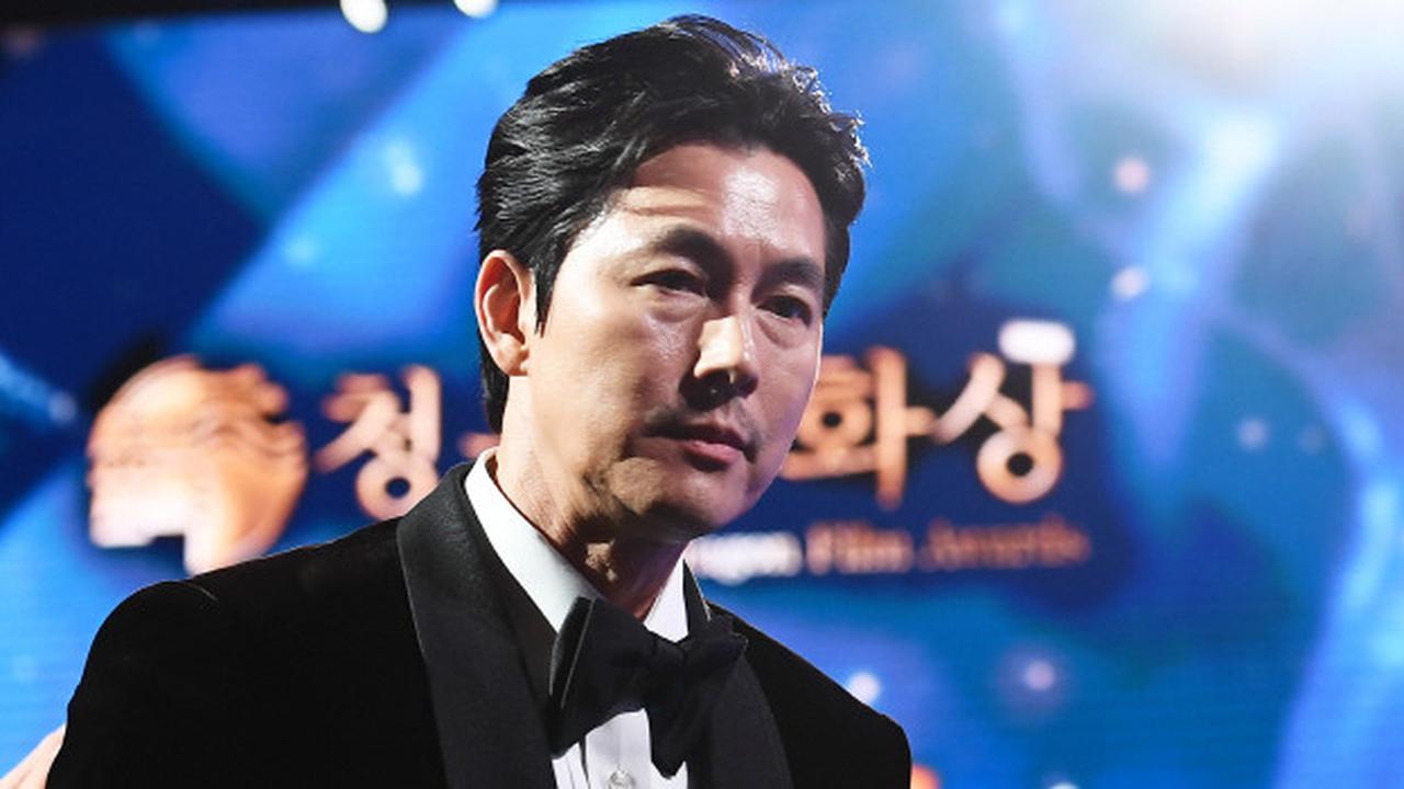 Jung Woo Sung Ucapkan Terima Kasih Atas Kemenangan Film 12:12 The Day dan Permintaan Maaf di Blue Dragon Film Awards
