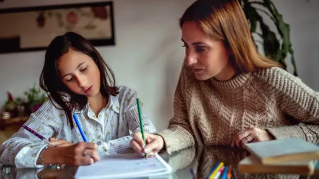 Tutor dapat membantu memberi kemajuan pada siswa. (Liputan6/BBC)