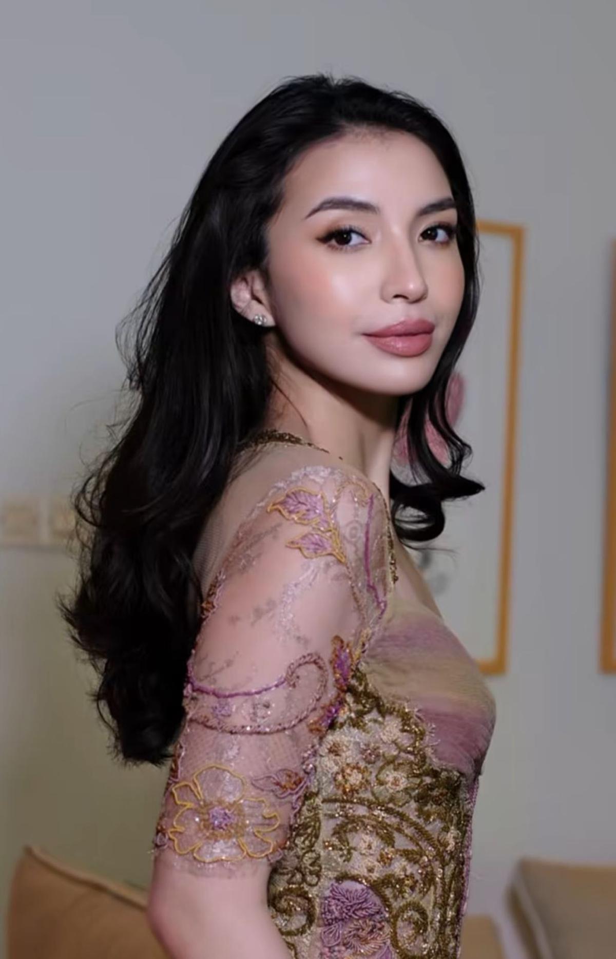 Lama Tak Tersorot, Manohara Odelia Kembali Mencuri Perhatian dengan Pesona Elegannya