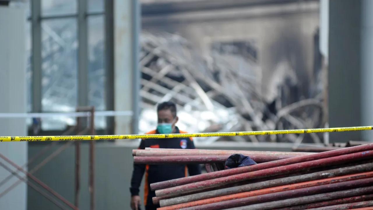 Selain itu, kata Putu, jumlah kerugian masih ditaksir akibat kebakaran tersebut, baik gedung yang terbakar maupun jumlah koleksi museum yang ikut terbakar.&nbsp;<br>