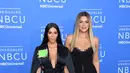 Kim Kardashian dan Khloe Kardashian saat menghadiri acara NBCUniversal Network 2017 Upfront di Radio City Music Hall, New York, 15 Mei 2017. (AFP Photo/ ANGELA WEISS)