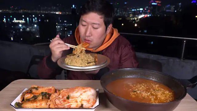 Alasan Orang Korea Makan Ramyun di Tutup Panci