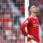 Cristiano Ronaldo tampak kecewa saat MU menjamu Norwich City dalam lanjutan Liga Inggris 2021/2022 di Old Trafford, Sabtu (16/4/2022) malam WIB. (AP Photo/Jon Super)