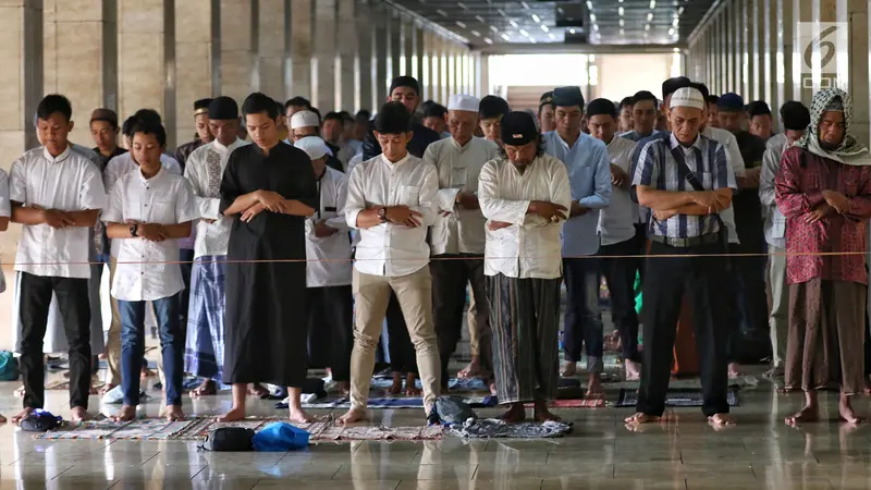 Jemaah Salat Idul Fitri Penuhi Masjid Istiqlal