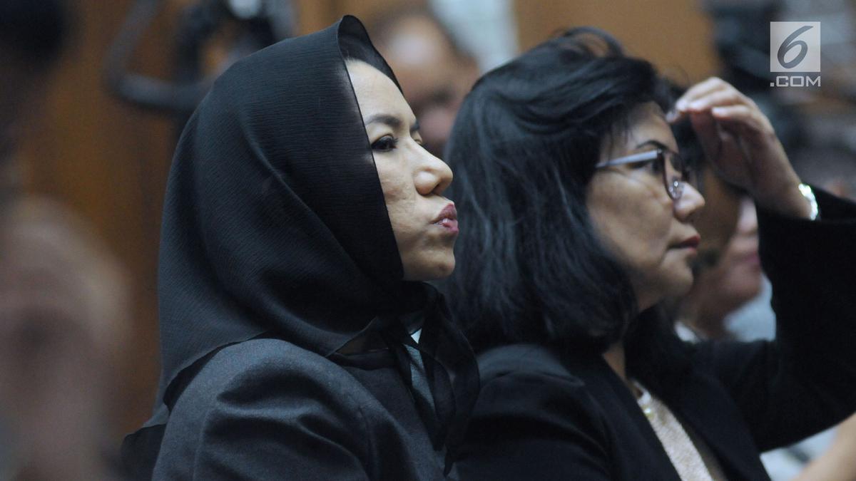 Foto Rita Widyasari Saksikan Sidang Hery Sutanto Gun Foto