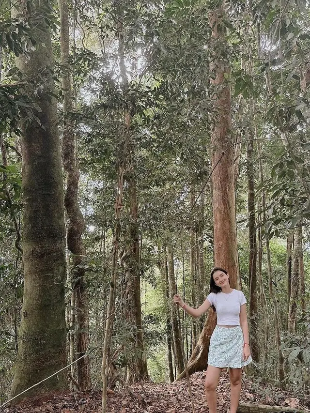 Inspirasi Gaya Sarah Menzel Kekasih Azriel