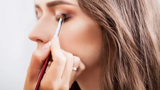 Warna Coklat – Emas