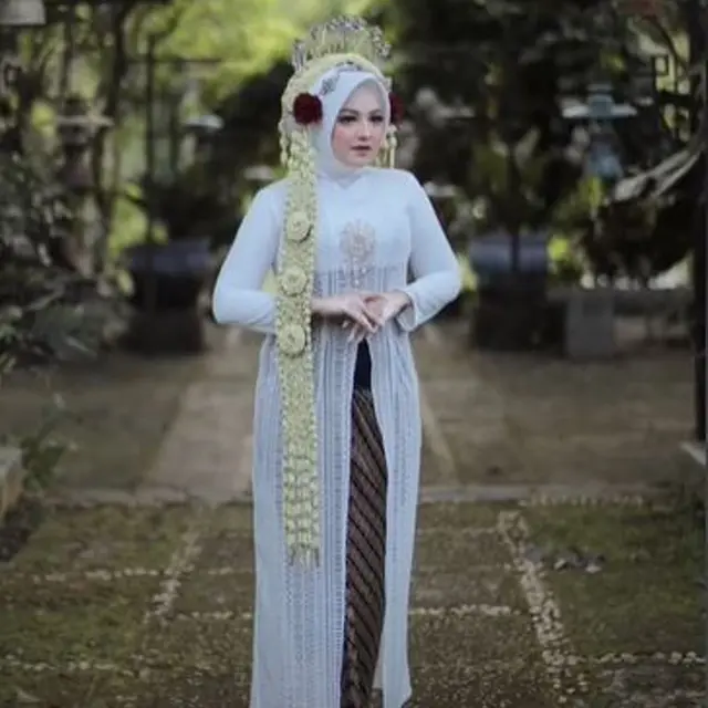Wanita Bikin Gaun Pengantin Sendiri Seharga Rp200 Ribu, Hasilnya Memukau