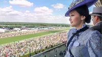 Maia Estianty menjadi salah satu tamu Royal Ascot 2018 yang dihadiri berbagai selebritas ternama dunia, termasuk Meghan Markle dan Pangeran Harry (Instagram/@maiaestiantyreal)