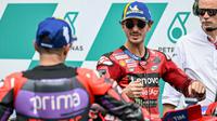 Francesco Bagnaia mencatat waktu tercepat dengan 1 menit 56,337 detik atau lebih cepat 0,216 detik dari pemuncak klasemen sementara MotoGP 2024, Jorge Martin. (MOHD RASFAN/AFP)