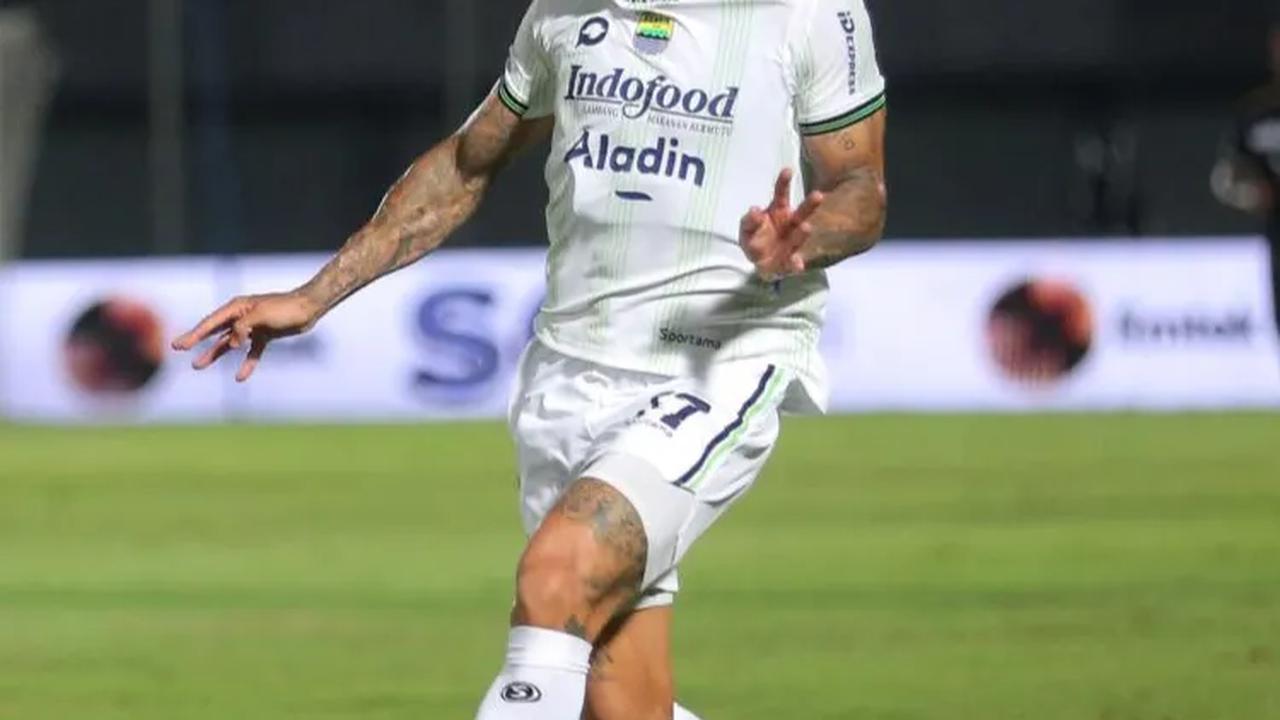 Di babak kedua, Dewa United berupaya membangun serangan. Namun gawang mereka kembali dijebol oleh pemain Persib, David Da Silva di menit ke-48.