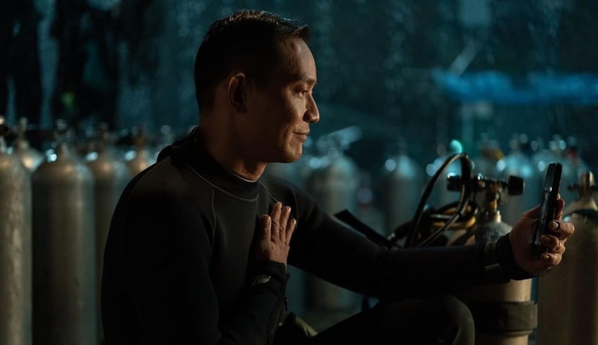<p>Gambar yang diupload Netflix Indonesia menampilkan adegan dalam serial Thai Cave Rescue. Sebanyak 12 anggota tim tersebut dan seorang asisten pelatih harus terjebak selama berhari-hari dengan persediaan makanan yang menipis. (Instagram/@netflixid)</p>