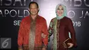 Mantan Kapolda Metro Jaya, Irjen Pol Tito Karnivian (kiri) berpose sebelum acara Pisah Sambut Kapolda Metro Jaya di Balai Pertemuan Polda Metro Jaya, Jakarta, Senin (21/3). Tito akan digantikan oleh Moechgiyarto (Liputan6.com/Herman Zakharia)