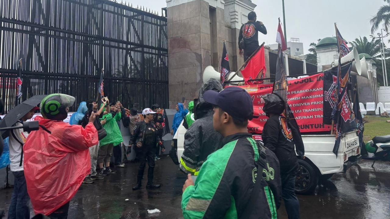 Gelar Aksi di DPR, ini Tuntutan Para Driver Ojol
