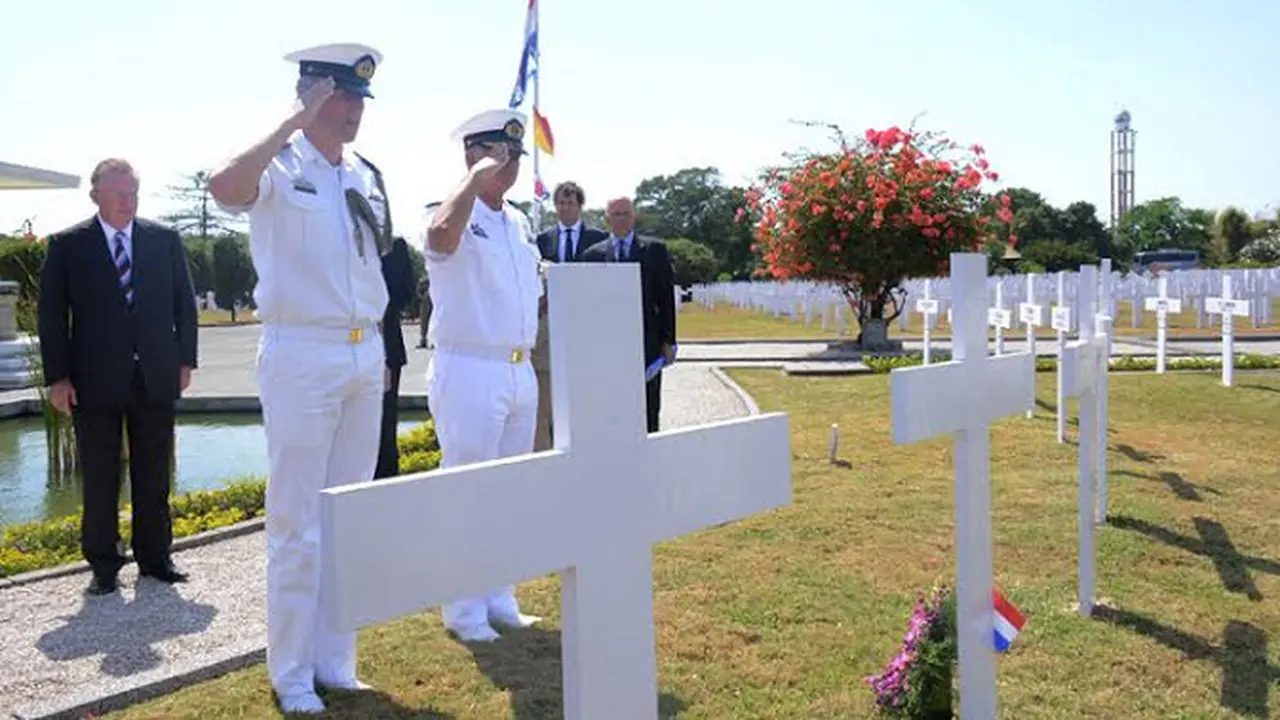 Jenderal Angkatan Laut Belanda Ziarah ke Makam Kembang Kuning 