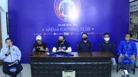 Konferensi Pers hari jadi Arema FC yang ke-33, dengan rencana mobil khusus Arema yang diluncurkan oleh Toyota. (Bola.com/Iwan Setiawan)