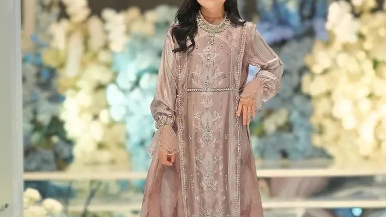 Siap Menyambut Ramadan dengan Gaya, Ini Ide Baju Lebaran dan Inspirasi Makeup Ala Prilly Latuconsina