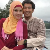 Foto berikut ini seperti menunjukkan gaya hidup Sita Adex bak wanita sosialita. Apa pendapat kamu, guys?