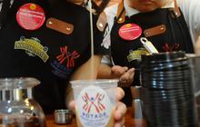 FOTO: Semangat Penyandang Down Syndrome Bekerja Jadi Barista dan Pramusaji di Coffe Shop