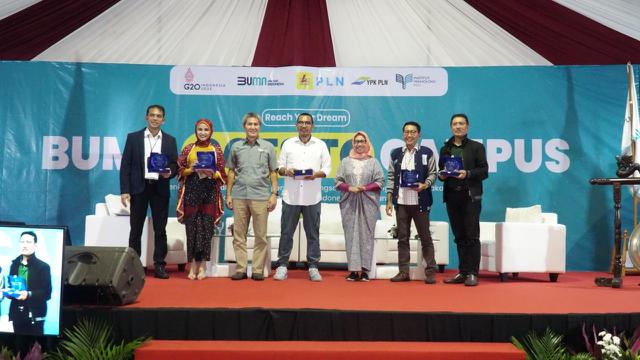 Staf Khusus Menteri BUMN, Arya Sinulingga di Kampus IT PLN yang berlokasi di Duri Kosambi, Jakarta Barat pada acara BUMN Goes to Campus, Senin (24/10).