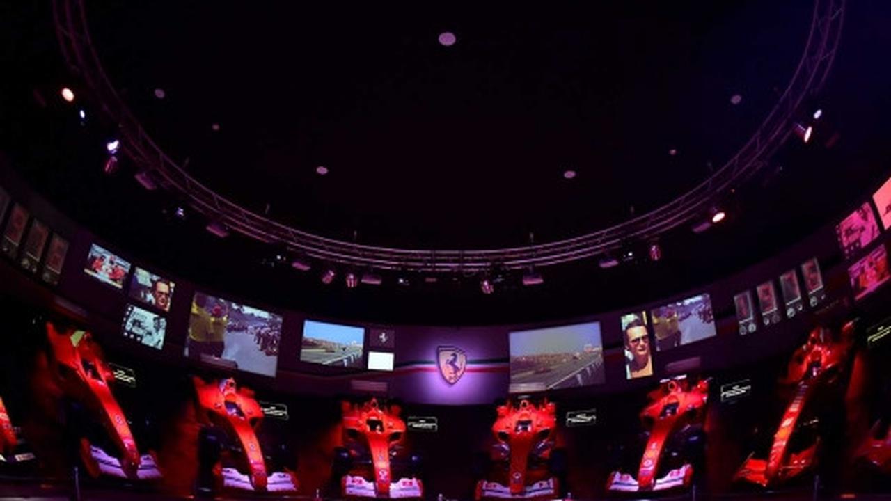 Berkunjung ke pameran mobil-mobil super di Museum Ferrari Italia
