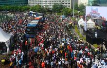 FOTO: Antusiasme Warga Padati Panggung Pesta Rakyat Prabowo-Gibran di Bundaran HI