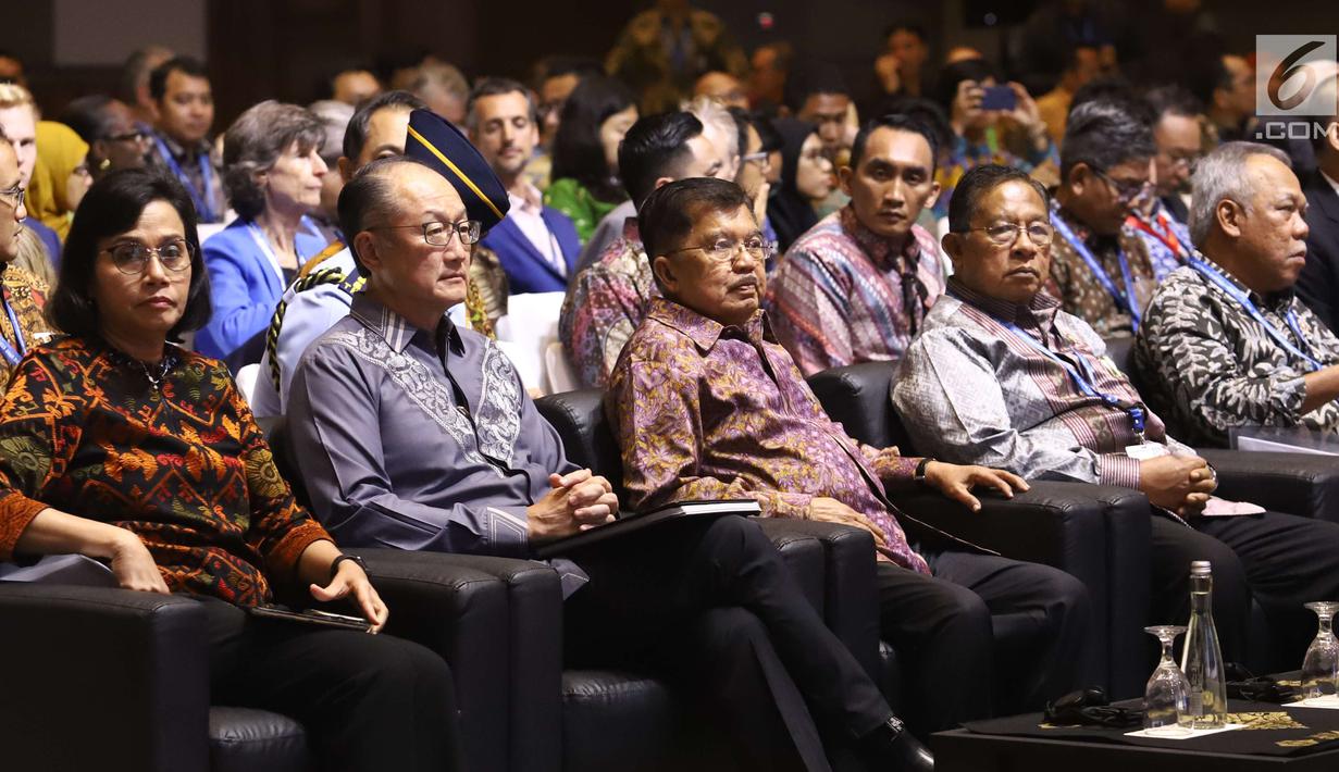Wakil Presiden RI Jusuf Kalla saat menghadiri Dialog Tingkat Tinggi tentang Pembiayaan dan Asuransi Risiko Bencana selama acara IMF-World Bank Group 2018, Bali, Rabu (10/10). (Liputan6.com/Angga Yuniar)