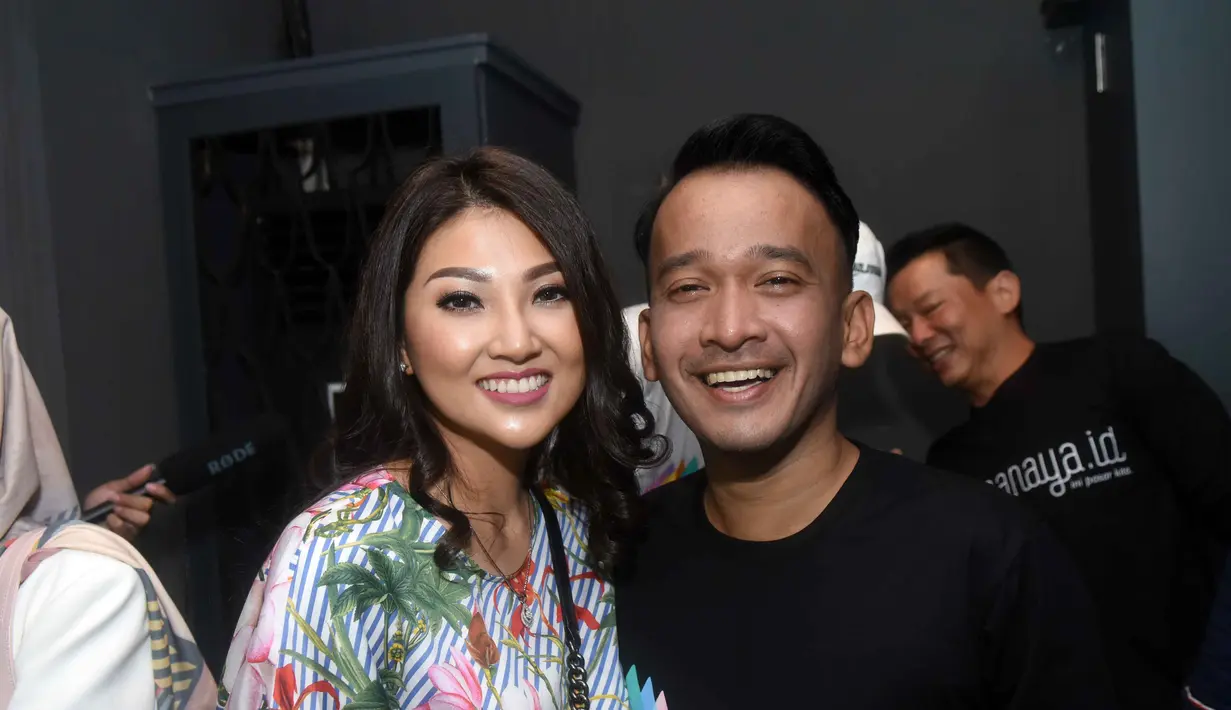 Presenter dan pemeran Ruben Onsu dikenal dekat dengan Julia Perez. Sebelum Jupe dinyatakan kritis, Ruben yang sering menyempatkan melihat kondisi sahabatnya, selalu memberikan keterangan. (Nurwahyunan/Bintang.com)