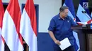 Ketua Umum Partai Demokrat, Susilo Bambang Yudhoyono usai menyampaikan pidato politik di Cibinong, Kab Bogor, Jumat (5/1). SBY mengatakan 2018 adalah tahun penting karena Pilkada Serentak dan awal kegiatan Pemilu 2019. (Liputan6.com/Helmi Fithriansyah)
