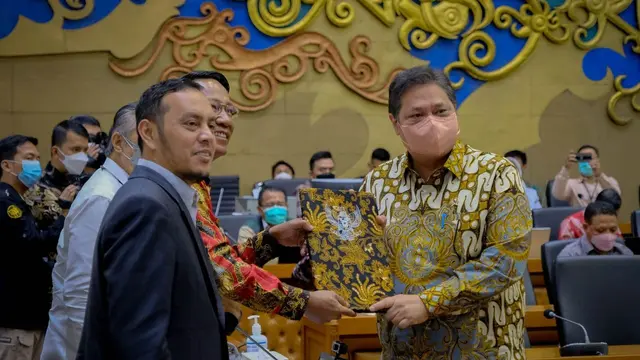Menko Perekonomian Airlangga Hartarto menyampaikan Pokok Penjelasan Pemerintah Mengenai Daftar Inventarisasi Masalah atas RUU tentang Perubahan Kedua UU Nomor 12 Tahun 2011 Tentang Pembentukan Peraturan Perundang-Undangan Badan Legislasi DPR. (ekon.go.id)
