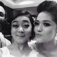 Gracia Indri, Gisela Cindy, dan David NOAH saat resepsi pernikahan (Instagram/@giselacindy12)