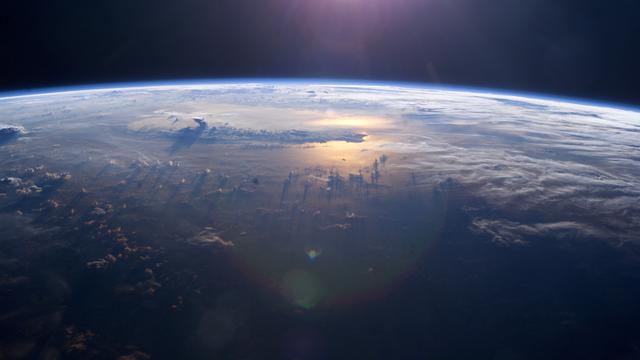 Samudera Pasifik dari International Space Station (sumber: NASA)