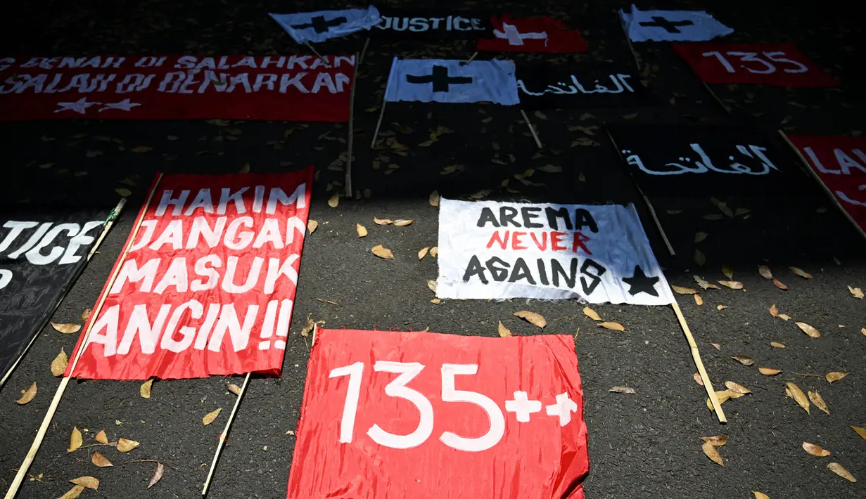 135 orang tewas dalam salah satu bencana olahraga terburuk di dunia. (Juni Kriswanto/AFP)