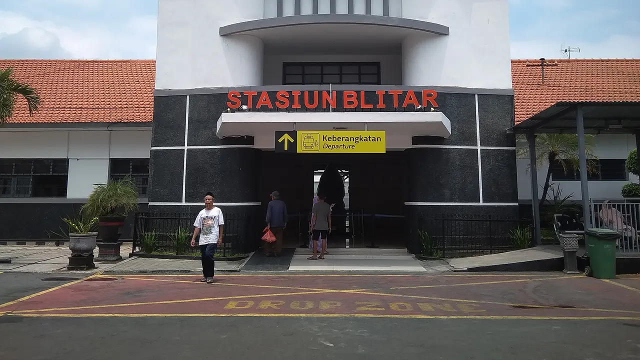 Wisata Dekat Stasiun Blitar