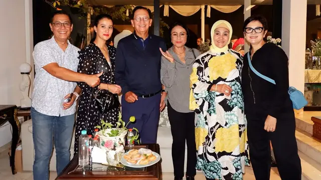 6 Potret Tetty Liz Indriati di Usia 67 Tahun, Ibunda Marcella Zalianty yang Awet Muda