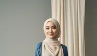 Paduan Blouse Asimetris Dusty Blue dengan Pashmina Lilit Rapi (created by Meta AI)
