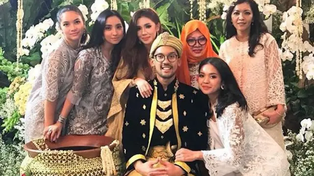 Siraman Sekar Rukmana (Hak Cipta: instagram.com/robbyray_yohannesbridal)