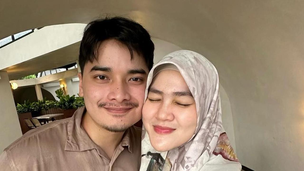 Intip Foto-foto Mesra Alvin Faiz dan Henny Rahman, Berencana Tambah Momongan?