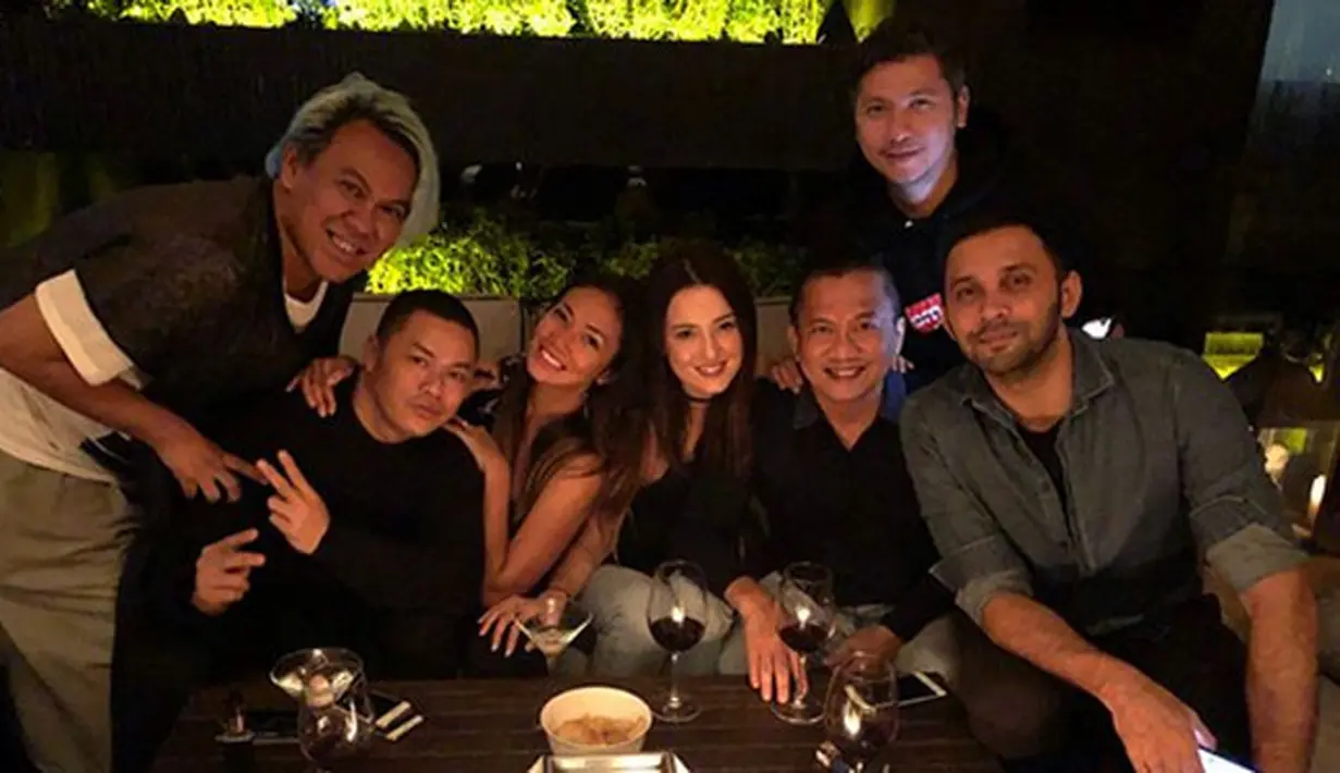 Banyak warganet mengaku senang dengan Gank Tempey tersebut. Meski bukan hal yang mudah untuk mengumpulkan seluruh anggota untuk kumpul bersama ditengah kesibukannya masig-masing. (Instagram/papah_edwan)