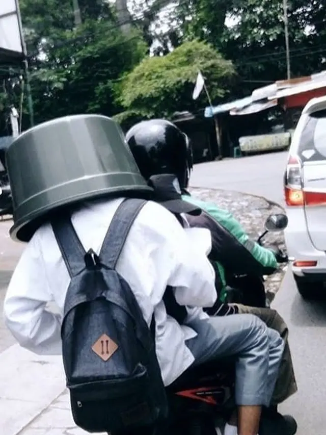 7 Momen Ngakak Penumpang Maksa Naik Ojek Online